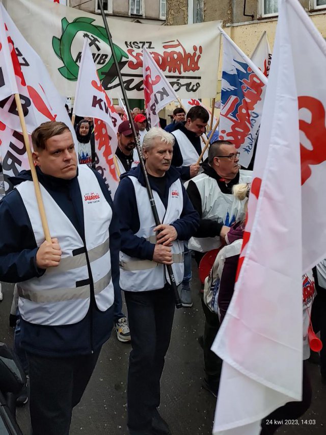 [FOTO] Działacze Solidarności protestowali pod fabryką porcelany