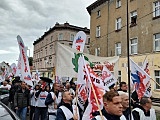 [FOTO] Działacze Solidarności protestowali pod fabryką porcelany