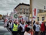 [FOTO] Działacze Solidarności protestowali pod fabryką porcelany