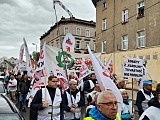 [FOTO] Działacze Solidarności protestowali pod fabryką porcelany