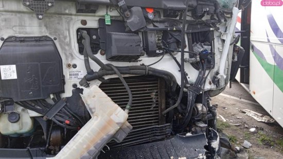 [FOTO] Autobus szkolny zderzył się z ciężarówką
