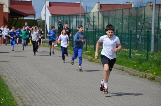 Najmłodsi pobiegli w Wiosennych Biegach Przełajowych [Foto]