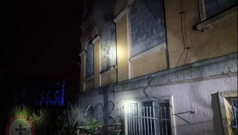 [FOTO] Kolejny pożar w starym szpitalu