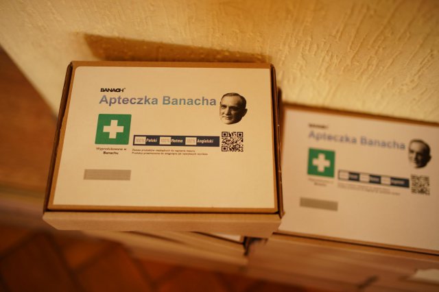 „Życie to podróż, szczęśliwej więc drogi...”. Uroczyście pożegnano maturzystów ze świdnickiego II LO [Foto]