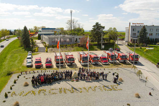 [FOTO] Dzień Flagi, Święto Konstytucji i Dzień Strażaka w Marcinowicach