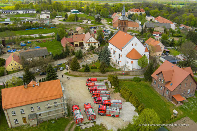 [FOTO] Dzień Flagi, Święto Konstytucji i Dzień Strażaka w Marcinowicach