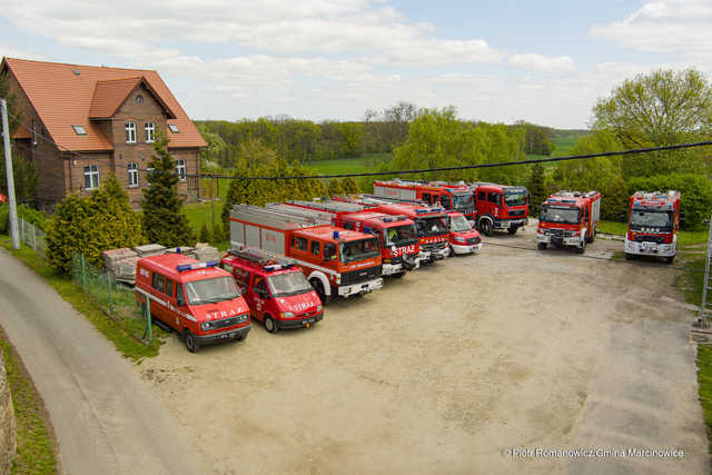 [FOTO] Dzień Flagi, Święto Konstytucji i Dzień Strażaka w Marcinowicach