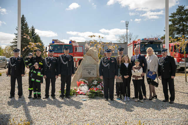 [FOTO] Dzień Flagi, Święto Konstytucji i Dzień Strażaka w Marcinowicach