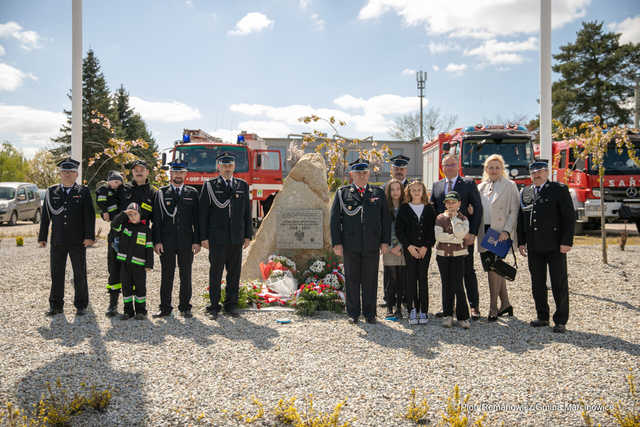 [FOTO] Dzień Flagi, Święto Konstytucji i Dzień Strażaka w Marcinowicach