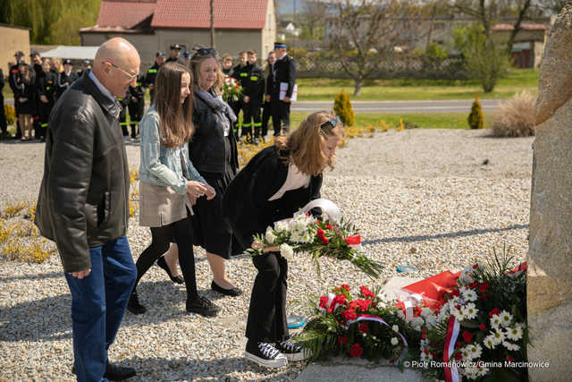 [FOTO] Dzień Flagi, Święto Konstytucji i Dzień Strażaka w Marcinowicach