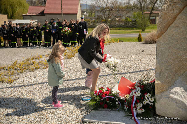 [FOTO] Dzień Flagi, Święto Konstytucji i Dzień Strażaka w Marcinowicach