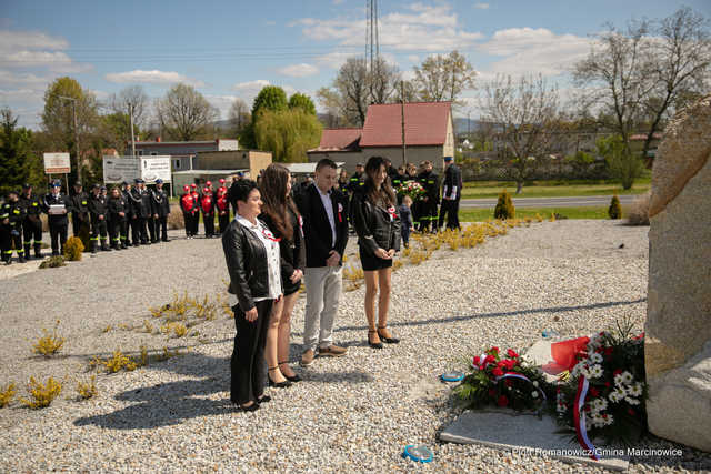 [FOTO] Dzień Flagi, Święto Konstytucji i Dzień Strażaka w Marcinowicach