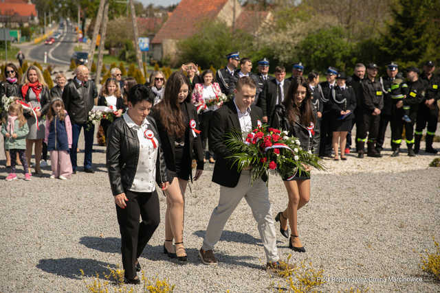 [FOTO] Dzień Flagi, Święto Konstytucji i Dzień Strażaka w Marcinowicach