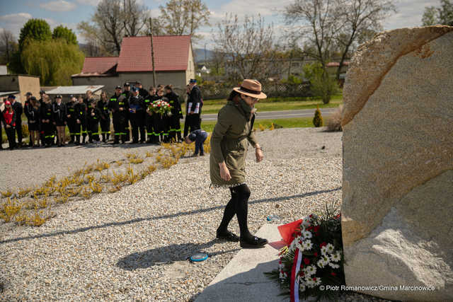 [FOTO] Dzień Flagi, Święto Konstytucji i Dzień Strażaka w Marcinowicach