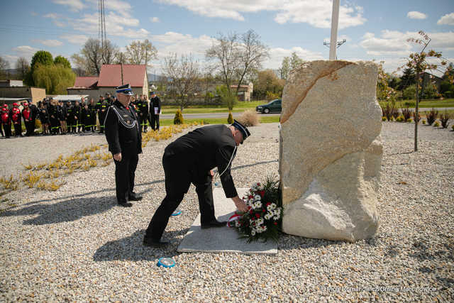 [FOTO] Dzień Flagi, Święto Konstytucji i Dzień Strażaka w Marcinowicach