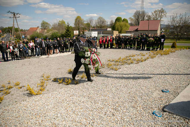 [FOTO] Dzień Flagi, Święto Konstytucji i Dzień Strażaka w Marcinowicach