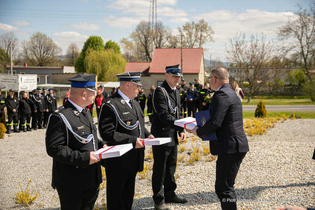 [FOTO] Dzień Flagi, Święto Konstytucji i Dzień Strażaka w Marcinowicach