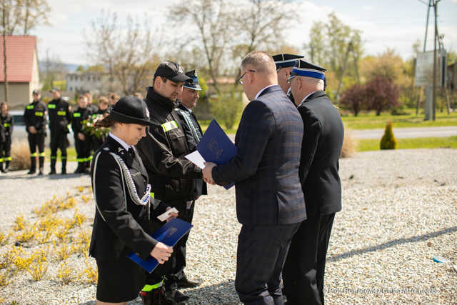 [FOTO] Dzień Flagi, Święto Konstytucji i Dzień Strażaka w Marcinowicach