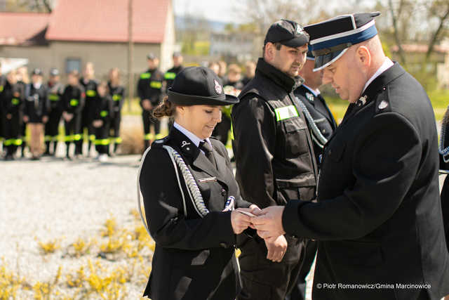 [FOTO] Dzień Flagi, Święto Konstytucji i Dzień Strażaka w Marcinowicach