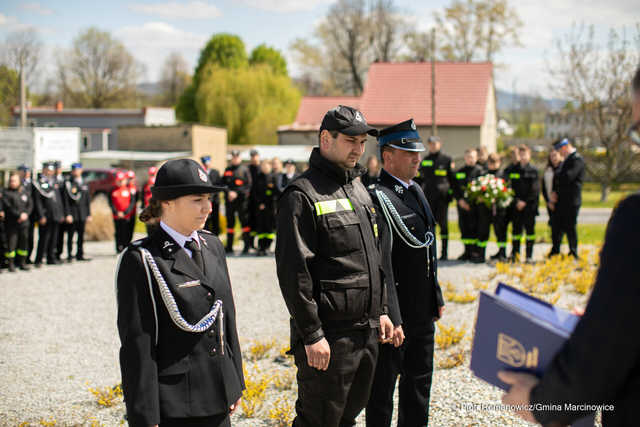 [FOTO] Dzień Flagi, Święto Konstytucji i Dzień Strażaka w Marcinowicach