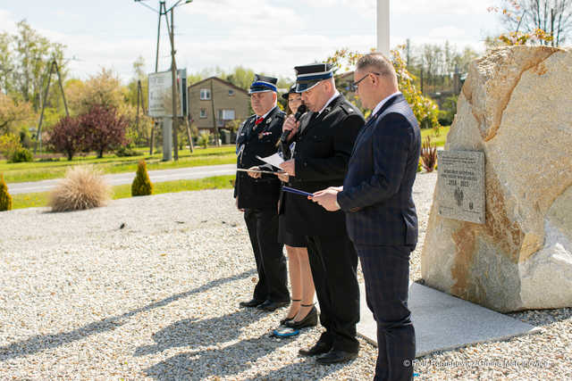[FOTO] Dzień Flagi, Święto Konstytucji i Dzień Strażaka w Marcinowicach