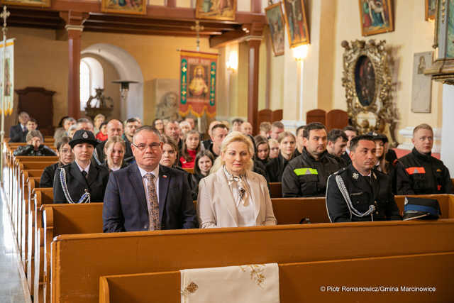[FOTO] Dzień Flagi, Święto Konstytucji i Dzień Strażaka w Marcinowicach
