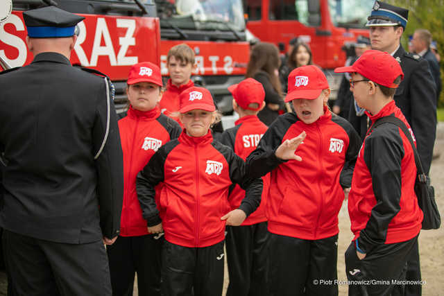[FOTO] Dzień Flagi, Święto Konstytucji i Dzień Strażaka w Marcinowicach