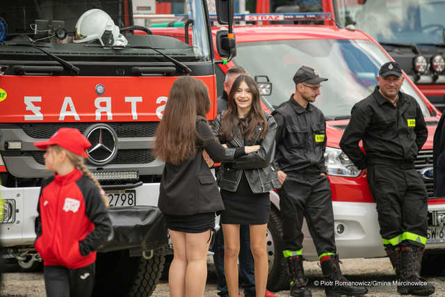 [FOTO] Dzień Flagi, Święto Konstytucji i Dzień Strażaka w Marcinowicach