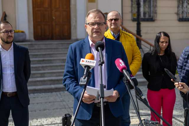 [FOTO, WIDEO] Burmistrz Świebodzic oskarża opozycyjnych radnych o blokowanie inwestycji