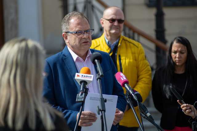 [FOTO, WIDEO] Burmistrz Świebodzic oskarża opozycyjnych radnych o blokowanie inwestycji