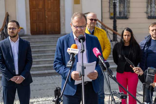 [FOTO, WIDEO] Burmistrz Świebodzic oskarża opozycyjnych radnych o blokowanie inwestycji