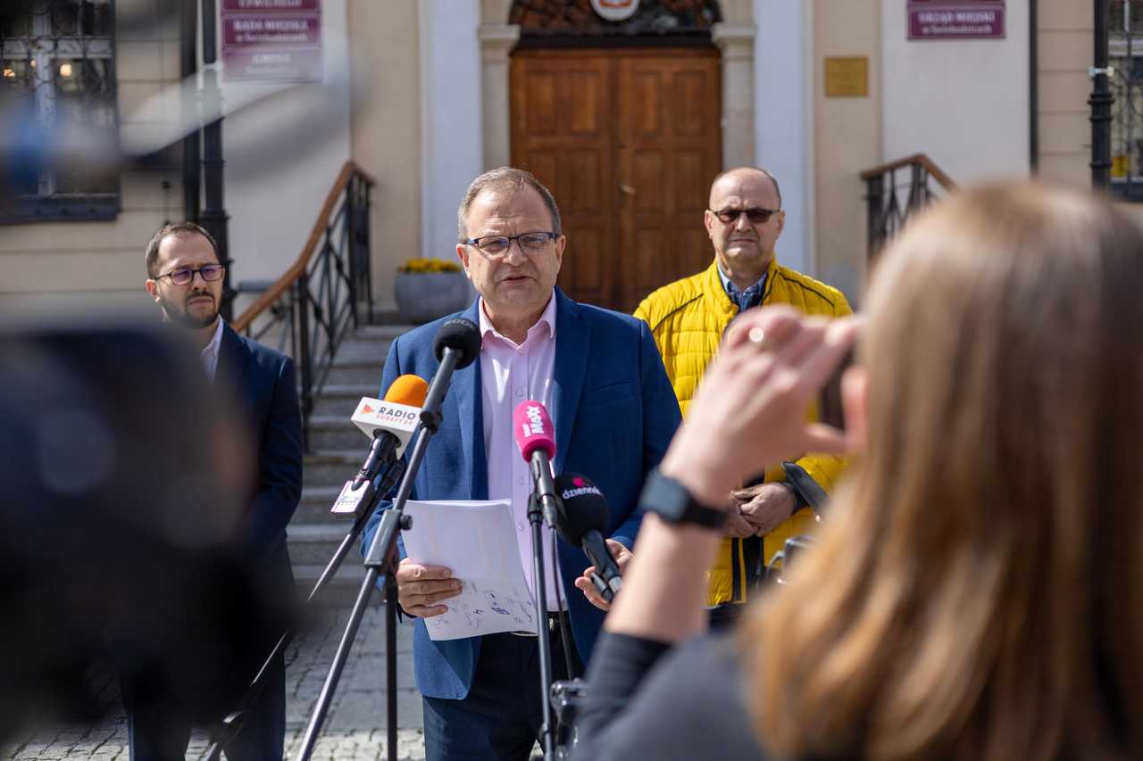 [FOTO, WIDEO] Burmistrz Świebodzic oskarża opozycyjnych radnych o blokowanie inwestycji