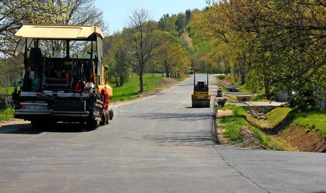 Dobiega końca przebudowa ulicy Cmentarnej w Dobromierzu [Foto]