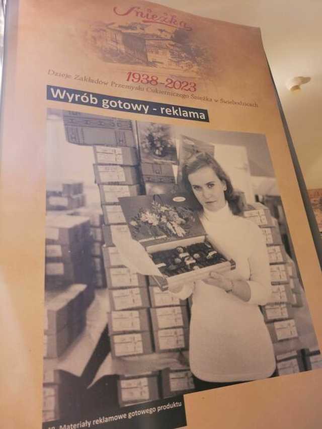 Uroczyście otwarto wystawę poświęconą historii świebodzickiej firmy Śnieżka. Czy jest ktoś, kto choć raz nie skosztował słynnych michałków? [Foto]