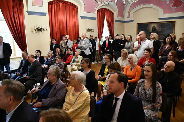 Uroczyście otwarto wystawę poświęconą historii świebodzickiej firmy Śnieżka. Czy jest ktoś, kto choć raz nie skosztował słynnych michałków? [Foto]
