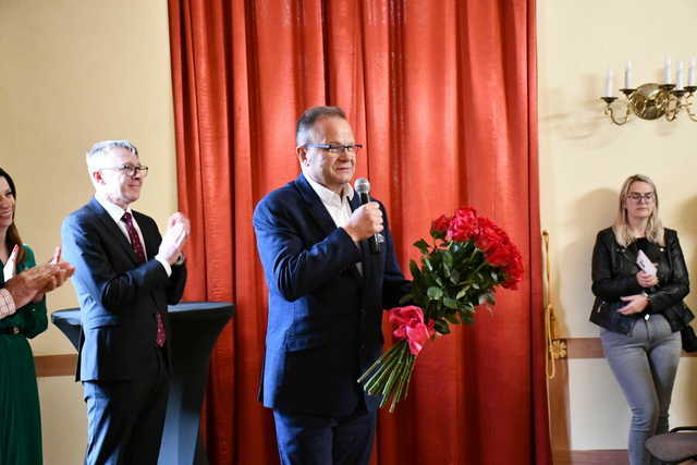 Uroczyście otwarto wystawę poświęconą historii świebodzickiej firmy Śnieżka. Czy jest ktoś, kto choć raz nie skosztował słynnych michałków? [Foto]