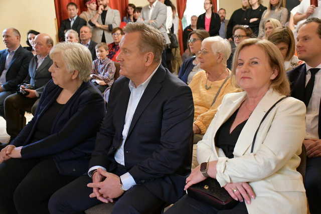 Uroczyście otwarto wystawę poświęconą historii świebodzickiej firmy Śnieżka. Czy jest ktoś, kto choć raz nie skosztował słynnych michałków? [Foto]