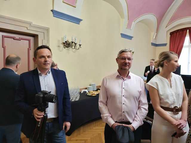 Uroczyście otwarto wystawę poświęconą historii świebodzickiej firmy Śnieżka. Czy jest ktoś, kto choć raz nie skosztował słynnych michałków? [Foto]