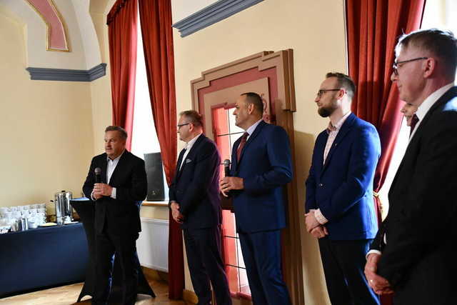 Uroczyście otwarto wystawę poświęconą historii świebodzickiej firmy Śnieżka. Czy jest ktoś, kto choć raz nie skosztował słynnych michałków? [Foto]
