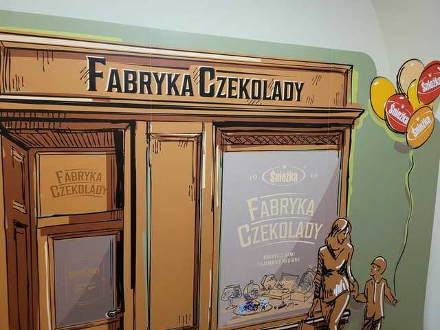Uroczyście otwarto wystawę poświęconą historii świebodzickiej firmy Śnieżka. Czy jest ktoś, kto choć raz nie skosztował słynnych michałków? [Foto]