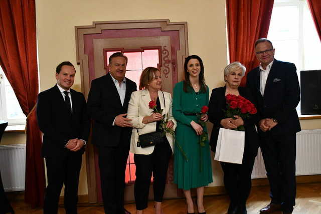 Uroczyście otwarto wystawę poświęconą historii świebodzickiej firmy Śnieżka. Czy jest ktoś, kto choć raz nie skosztował słynnych michałków? [Foto]