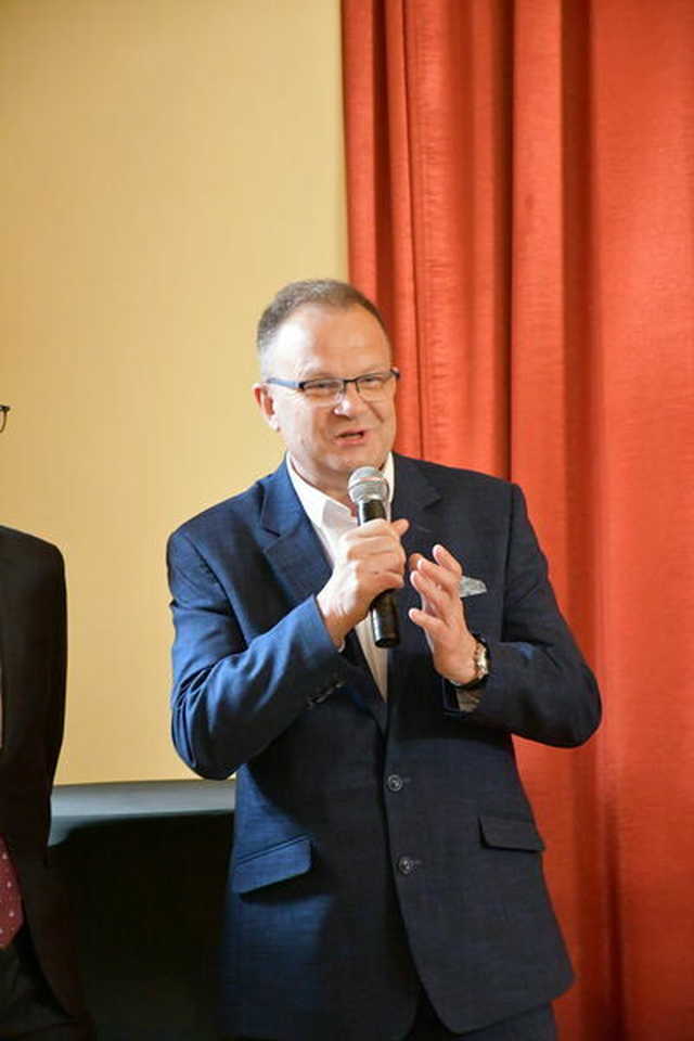Uroczyście otwarto wystawę poświęconą historii świebodzickiej firmy Śnieżka. Czy jest ktoś, kto choć raz nie skosztował słynnych michałków? [Foto]