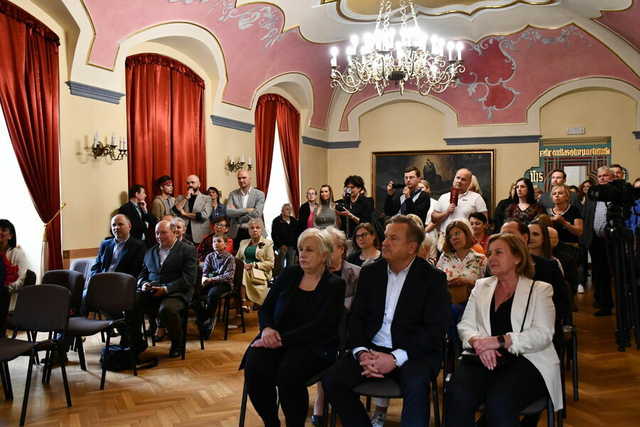 Uroczyście otwarto wystawę poświęconą historii świebodzickiej firmy Śnieżka. Czy jest ktoś, kto choć raz nie skosztował słynnych michałków? [Foto]