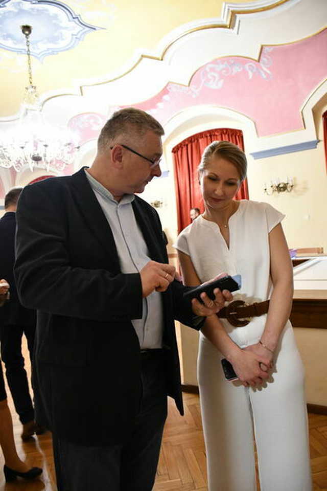 Uroczyście otwarto wystawę poświęconą historii świebodzickiej firmy Śnieżka. Czy jest ktoś, kto choć raz nie skosztował słynnych michałków? [Foto]