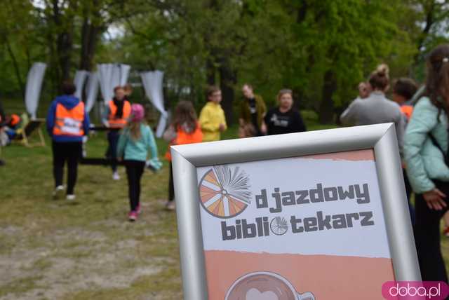 Za nami Rodzinny Rajd Rowerowy Odjazdowy Bibliotekarz połączony z piknikiem w Burkatowie. Otwarto również nową, ogólnodostępną biblioteczkę w Parku Centralnym [Foto]