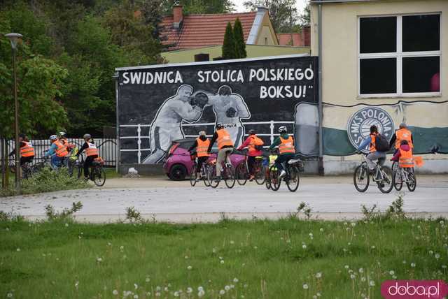 Za nami Rodzinny Rajd Rowerowy Odjazdowy Bibliotekarz połączony z piknikiem w Burkatowie. Otwarto również nową, ogólnodostępną biblioteczkę w Parku Centralnym [Foto]