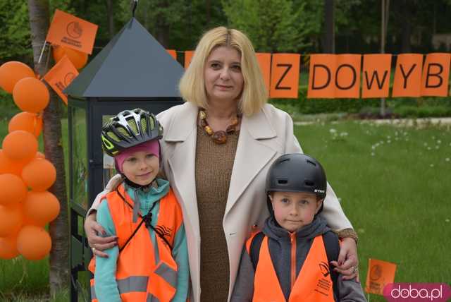 Za nami Rodzinny Rajd Rowerowy Odjazdowy Bibliotekarz połączony z piknikiem w Burkatowie. Otwarto również nową, ogólnodostępną biblioteczkę w Parku Centralnym [Foto]