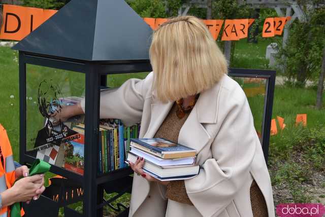 Za nami Rodzinny Rajd Rowerowy Odjazdowy Bibliotekarz połączony z piknikiem w Burkatowie. Otwarto również nową, ogólnodostępną biblioteczkę w Parku Centralnym [Foto]