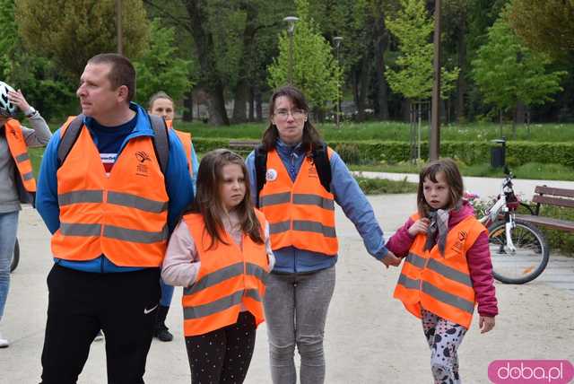 Za nami Rodzinny Rajd Rowerowy Odjazdowy Bibliotekarz połączony z piknikiem w Burkatowie. Otwarto również nową, ogólnodostępną biblioteczkę w Parku Centralnym [Foto]