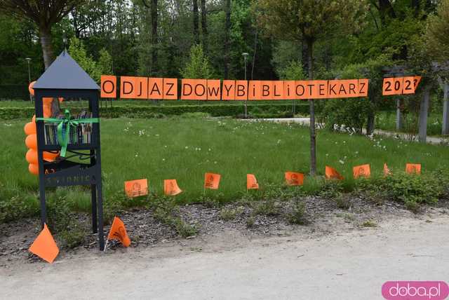 Za nami Rodzinny Rajd Rowerowy Odjazdowy Bibliotekarz połączony z piknikiem w Burkatowie. Otwarto również nową, ogólnodostępną biblioteczkę w Parku Centralnym [Foto]